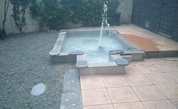 Outdoor spa tub - Everything for your well-being (Saint-Antoine-de-Breuilh)
