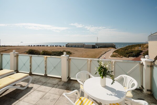 Outdoor dining - Vacation apartment 7 in Haus Meeresblick with sea view (Norderney)