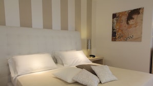 Deluxe Suite | Desk, laptop workspace, iron/ironing board (on request), WiFi (free) - Hotel Miralago (Sperlonga)