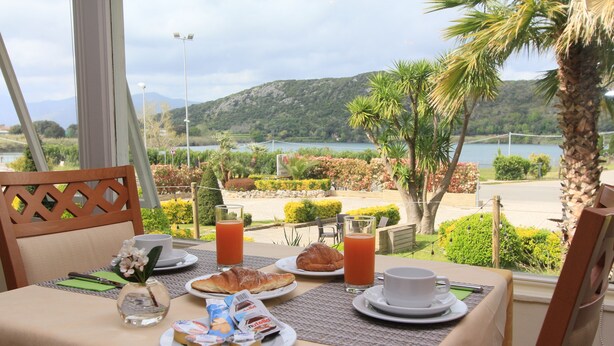 Free daily buffet breakfast - Hotel Miralago (Sperlonga)