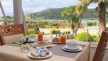 Colazione a buffet inclusa, servita tutte le mattine