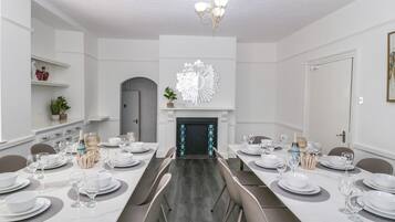 Dishwasher, cookware/dishes/utensils