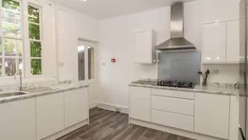 Dishwasher, cookware/dishes/utensils