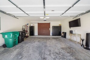 Interior - Both Units · Luxury Htx High-rise Hottest Ctrl Area + King Beds (Houston)