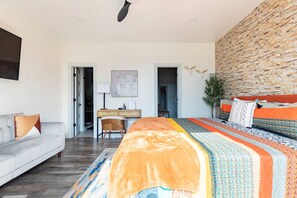 4 quartos, escrivaninha, ferros/tábuas de passar roupa