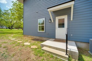 Exterior detail - Cozy Casita & Cabana on Lake Marble Falls! (Cottonwood Shores)