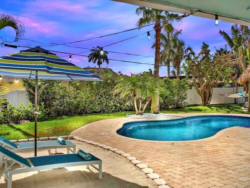 1310 · Family Backyard + Boat Rental/Heated Pool/Spa/BBQ!