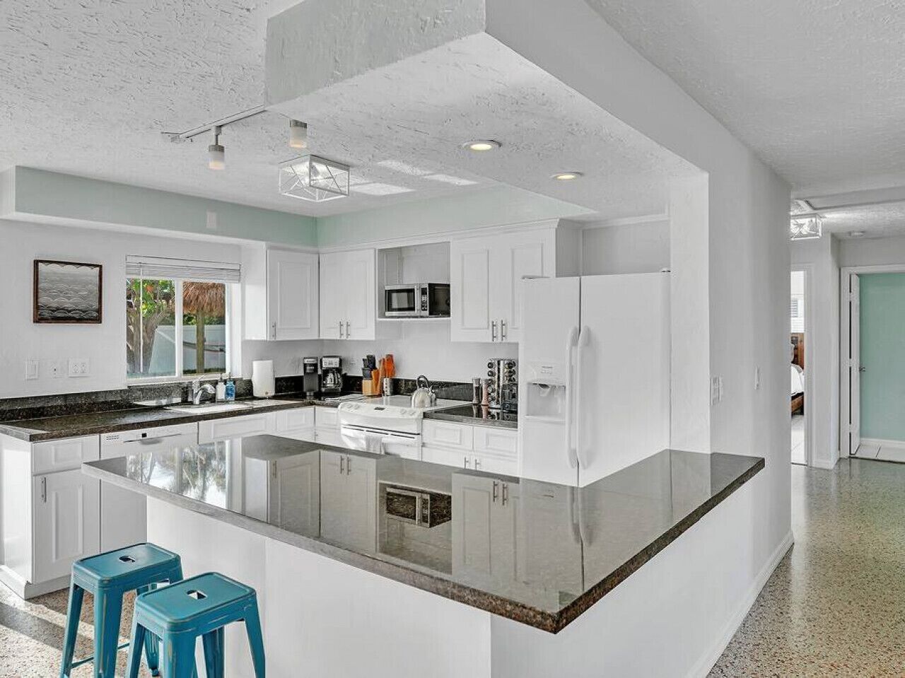 冰箱、微波炉、烤箱、炉灶