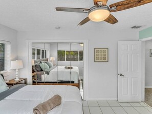 4 slaapkamers, een strijkplank/strijkijzer, reisbedje, gratis wifi