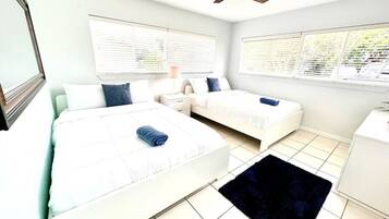 4 slaapkamers, een strijkplank/strijkijzer, reisbedje, gratis wifi