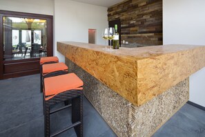 Refrigerador, microondas, cafetera y tetera y tostadora
