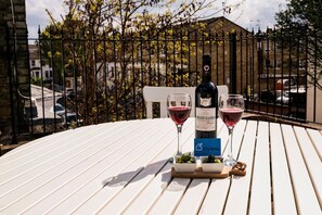 تناول الطعام بالخارج