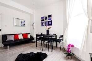 Dining - The Armadale Road Residence I (London)