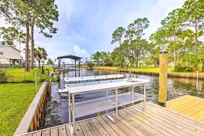Waterfront Home: Spectacular On-Site Fishing!