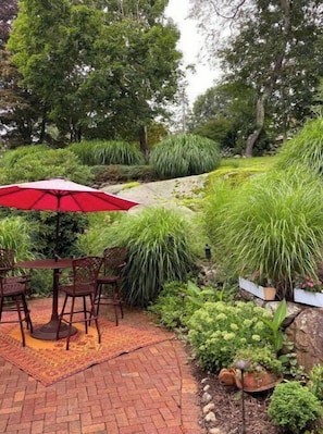 Outdoor dining - Walk to Historic Downtown Mystic! <br>Best Location—beach, marinas, eateries! (Mystic)