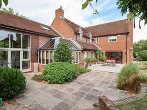 Property grounds - Yew Tree Farm (Aylesbury)