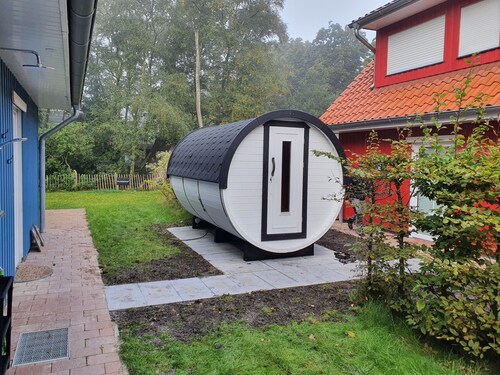 ~ Color magic red in Conneforde ~ with large terrace, garden, sauna, 