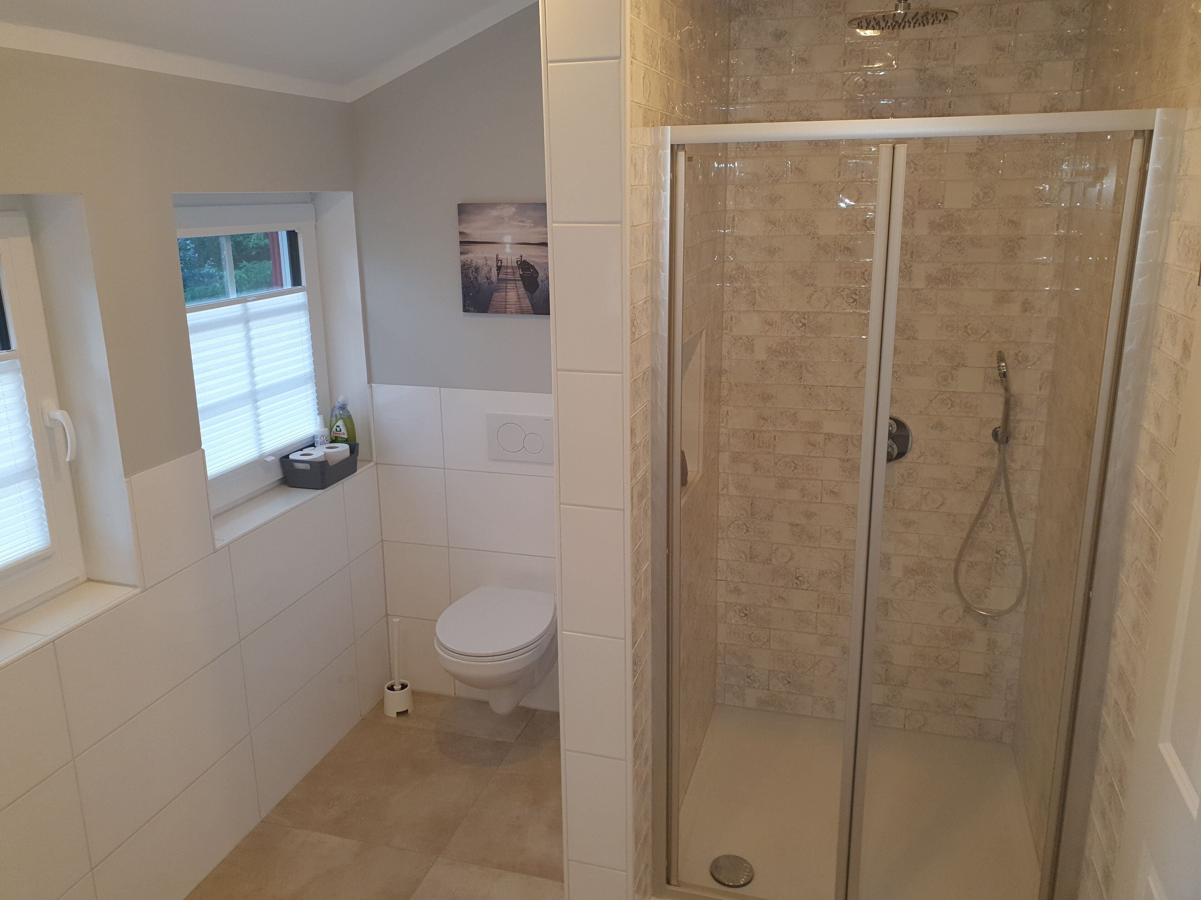 Dusche, Haartrockner, Handtücher, Seife
