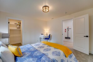 3 bedrooms, desk, travel cot, free WiFi - Exquisite Luxury Living In 3BR 2BA North Park Home (San Diego)