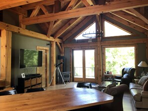 Smart TV, fireplace, stereo