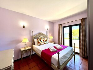 4 bedrooms, iron/ironing board, free WiFi, bed sheets - VILAMOURA TRADITIONAL VILLA WITH POOL by HOMING (Vilamoura)