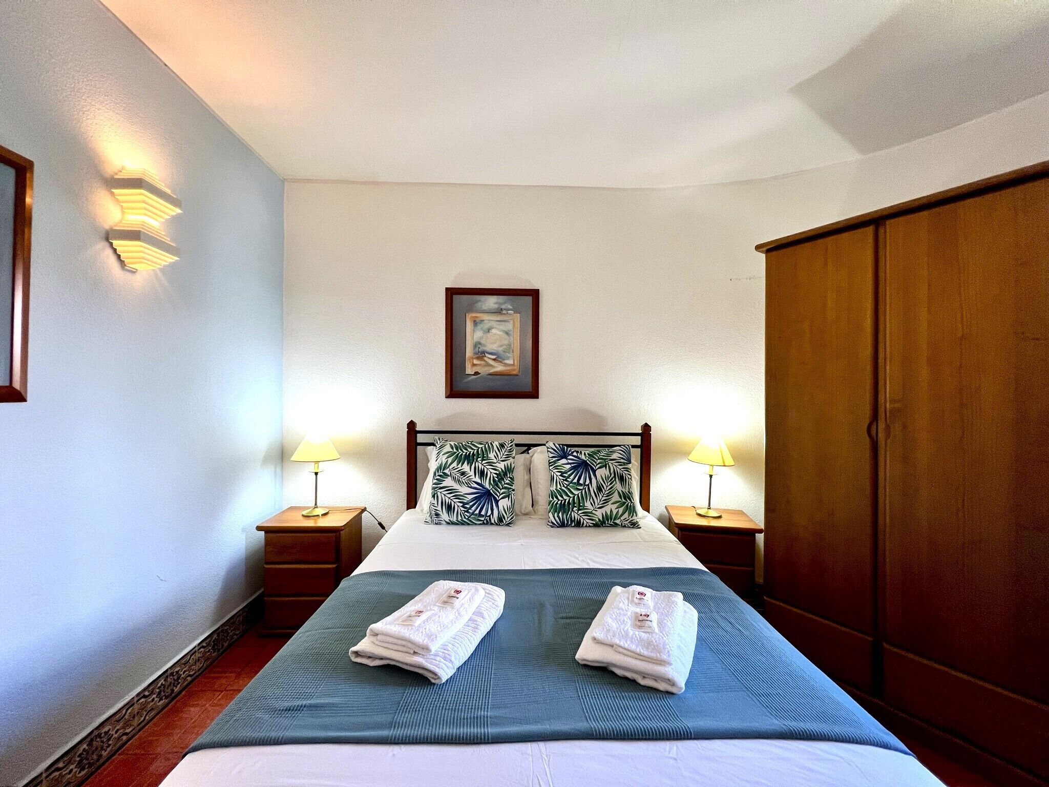 4 dormitorios, tabla de planchar con plancha, wifi gratis y ropa de cama