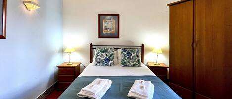 4 habitaciones, tabla de planchar con plancha y wifi gratis