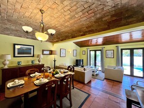 Dining - VILAMOURA TRADITIONAL VILLA WITH POOL by HOMING (Vilamoura)