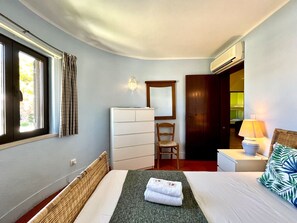 4 bedrooms, iron/ironing board, free WiFi, bed sheets