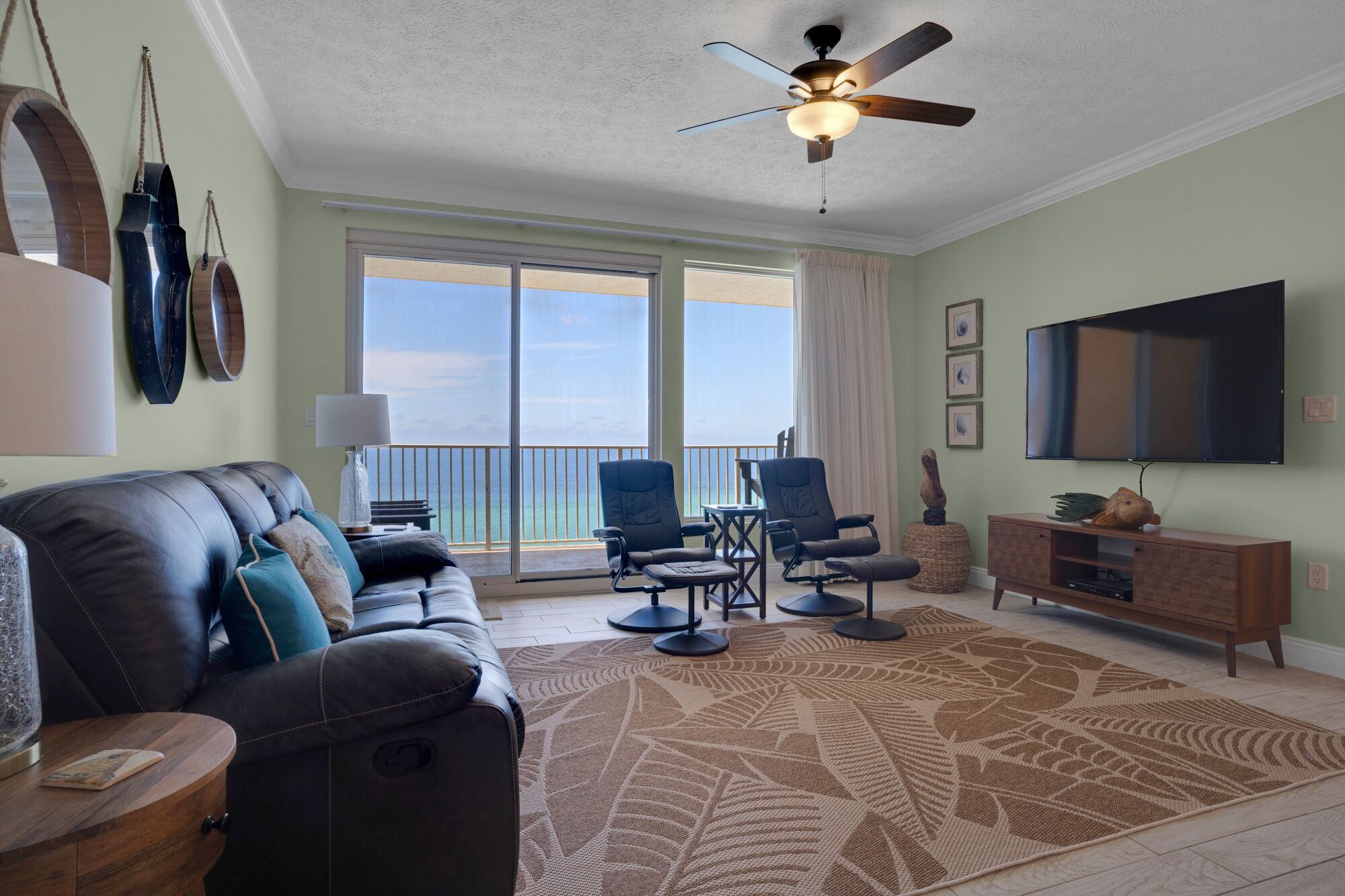 Lägenhet - flera sängar - bubbelpool | Vardagsrum | Tv