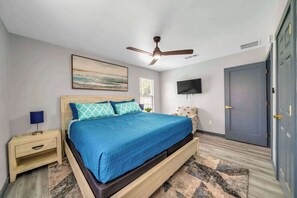 3 bedrooms, desk, iron/ironing board, WiFi