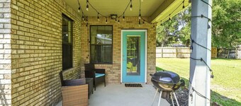 Arcade Escape: Ping Pong, Grill, 6 Miles to Beach