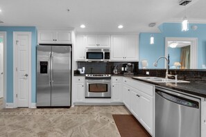 Condo, Multiple Beds, Hot Tub | Private kitchen | Fridge, microwave, oven, stovetop