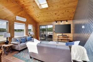 Smart TV, video games, books - Waterfront Lakehouse: Lakefront, Views, Sauna, Kayaks, Games, Pinball, and more (PoconoLake)