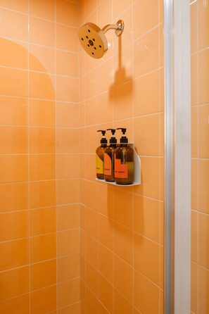 Bathroom - The Gallatin (Queen 112) Gives Back to Community! (Nashville)