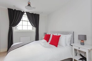 2 bedrooms, iron/ironing board, Internet, bed sheets