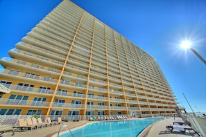 Outdoor pool - Treasure Island 1811 (Panama City Beach)