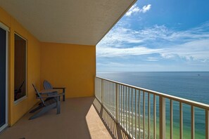 Condo, várias camas, acesso à piscina, vista para o oceano | Área da propriedade