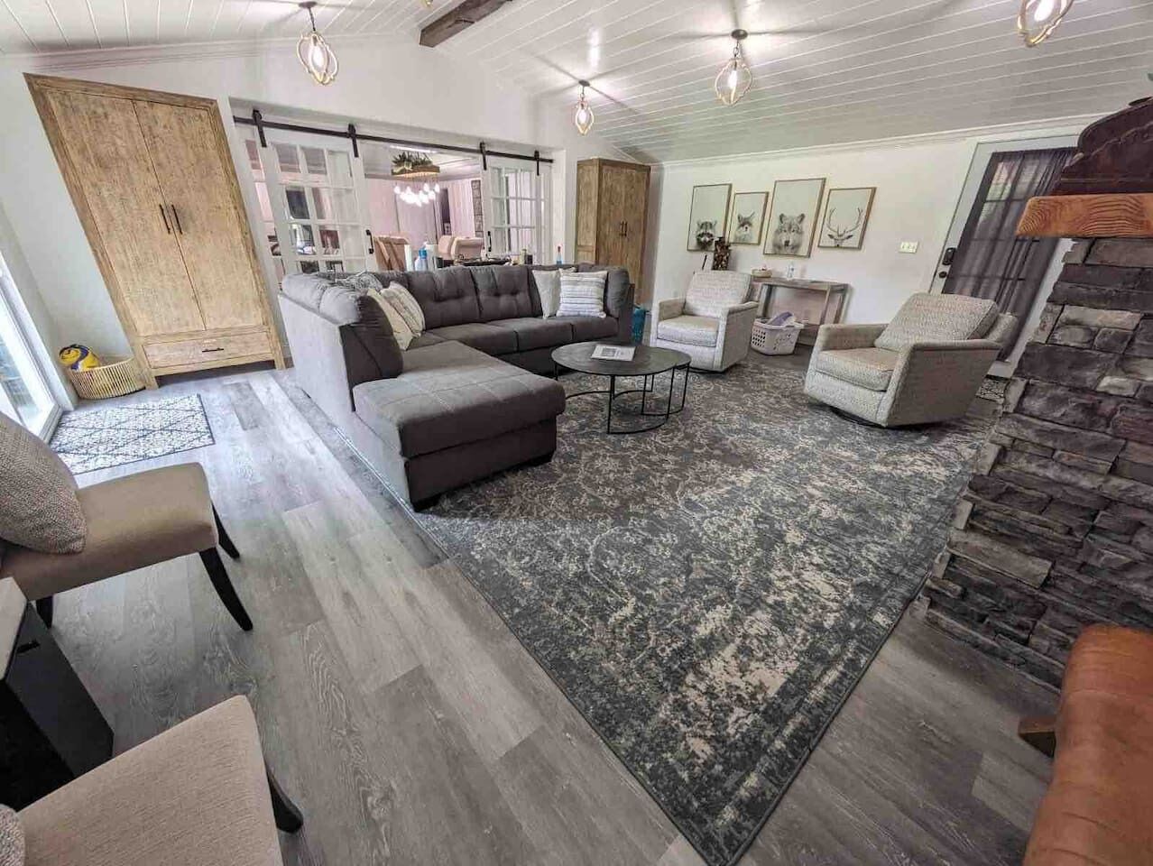 Smart-tv och eldstad