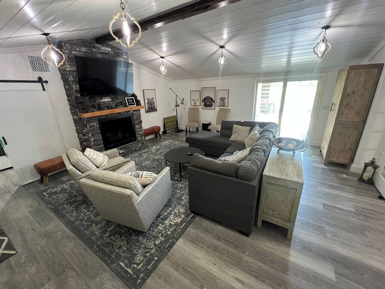 Smart-tv och eldstad