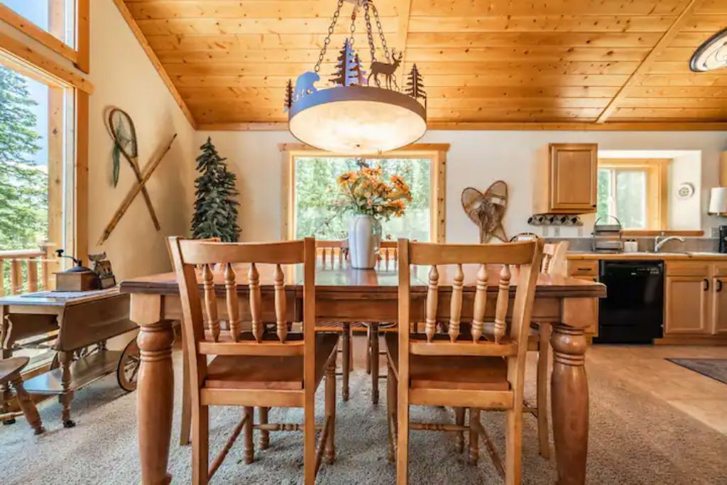 Come Leaf Peep at the Cabin! Pet and kid friendly!