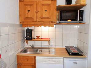 Microwave, dishwasher, coffee/tea maker, toaster