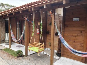 Basic Double Room | Terrace/patio - Rumah Pantai cabanas de aluguel (Garopaba)