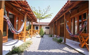 Basic Double Room | Free WiFi, bed sheets - Rumah Pantai cabanas de aluguel (Garopaba)