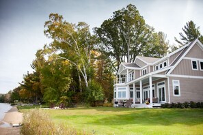 Exterior - 4678 on Glen Lake - Beautiful Luxury Cottage (Maple City)