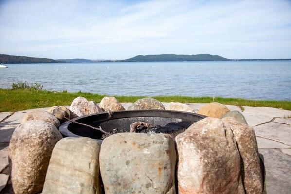 Property grounds - 4678 on Glen Lake - Beautiful Luxury Cottage (Maple City)