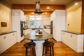 Fridge, microwave, oven, stovetop - 4678 on Glen Lake - Beautiful Luxury Cottage (Maple City)