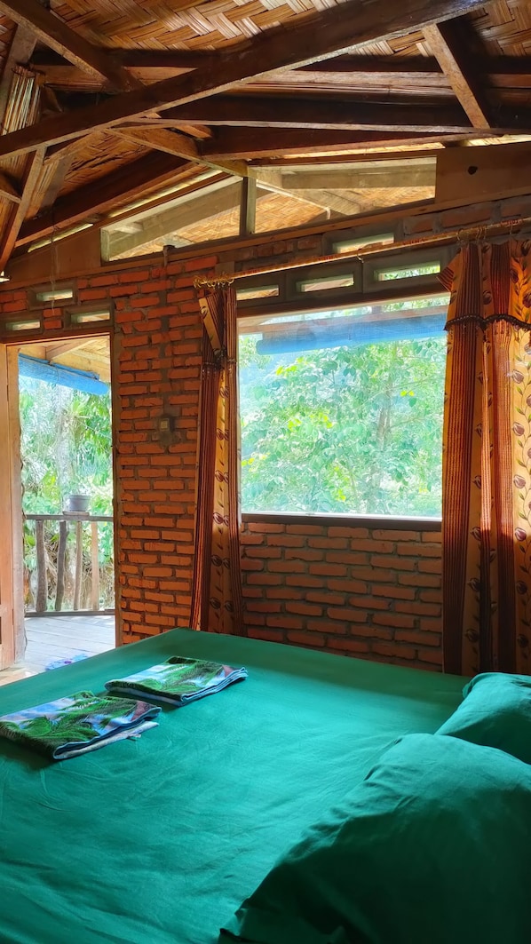 Habitación panorámica, vista a la montaña | Decoración personalizada y ropa de cama 