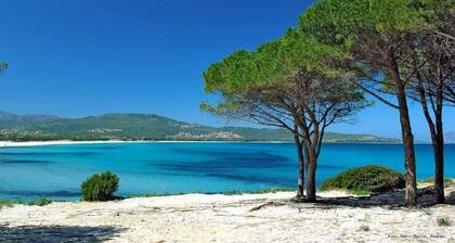 Villa between the hills and the sea