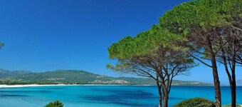 Villa between the hills and the sea